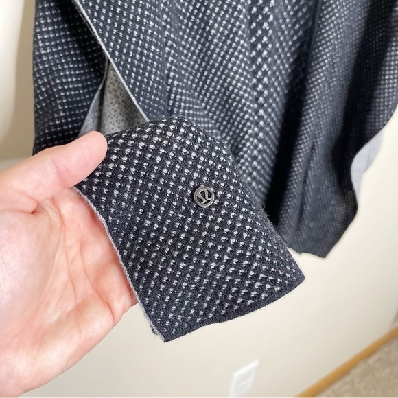Lululemon Sweater Shawl Wrap Reversible Gray And Black - Picture 7 of 7